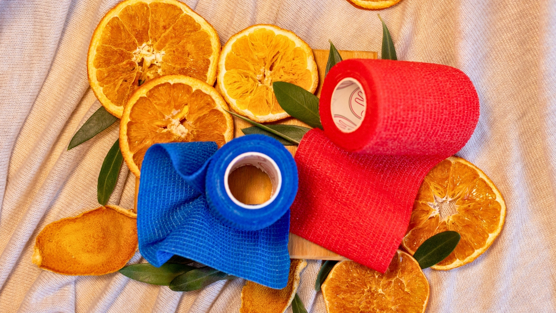 Mocny bandaż na skręconą kostkę i kolano. Samoprzylepna taśma stabilizująca staw skokowy dla piłkarzy i biegaczy (wersja Maxi).