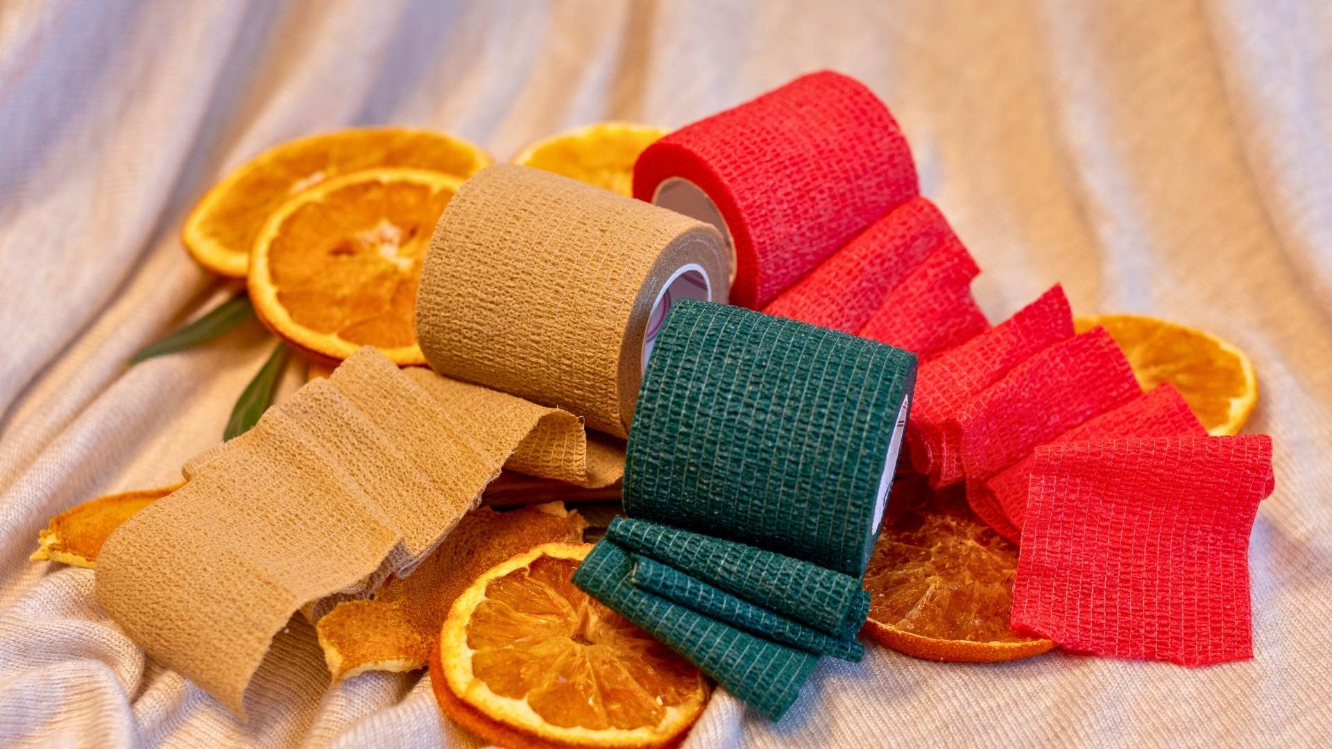 Bandaż kohezyjny 5cm na nadgarstek i palce. Idealny jako lekki opatrunek dla dzieci lub owijka na gryf (rurę) do tatuażu.