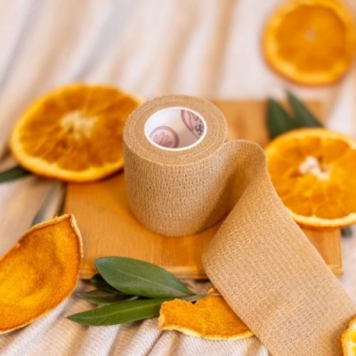 Beżowy bandaż na palec zamiast plastra. Opatrunek dla kucharzy i mechaników – nie klei się do skóry i nie zostawia śladó