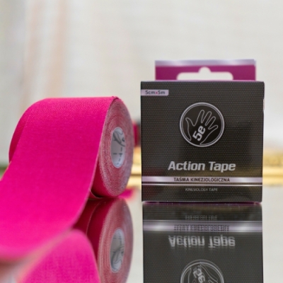 Różowy plaster sportowy Action - syntetyczna taśma na siłownię i fitness, oddychająca i szybkoschnąca