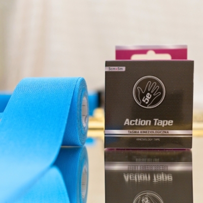 Niebieski tejp do sportów wodnych Action - wytrzymała taśma syntetyczna do triathlonu i pływania